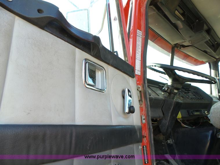 image for item K2222 2000 Volvo WG64F truck chassis