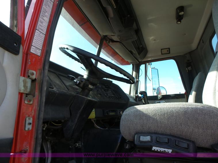 image for item K2222 2000 Volvo WG64F truck chassis