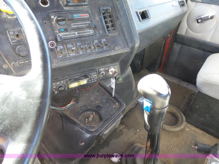 image for item K2222 2000 Volvo WG64F truck chassis