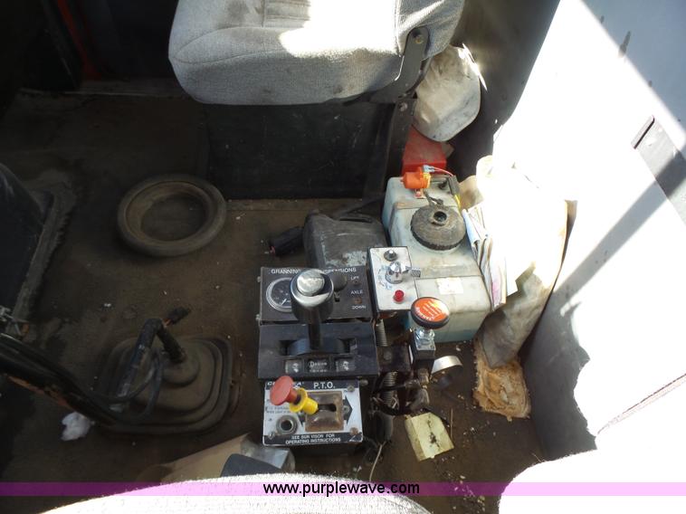 image for item K2222 2000 Volvo WG64F truck chassis