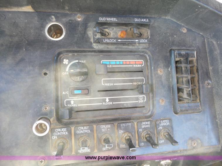 image for item K2222 2000 Volvo WG64F truck chassis