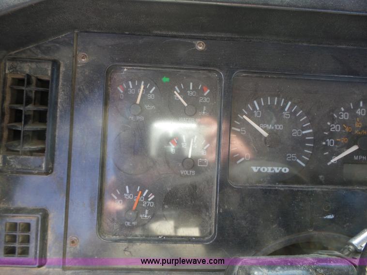 image for item K2222 2000 Volvo WG64F truck chassis