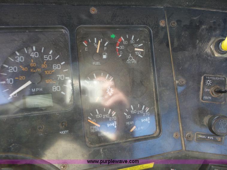 image for item K2222 2000 Volvo WG64F truck chassis