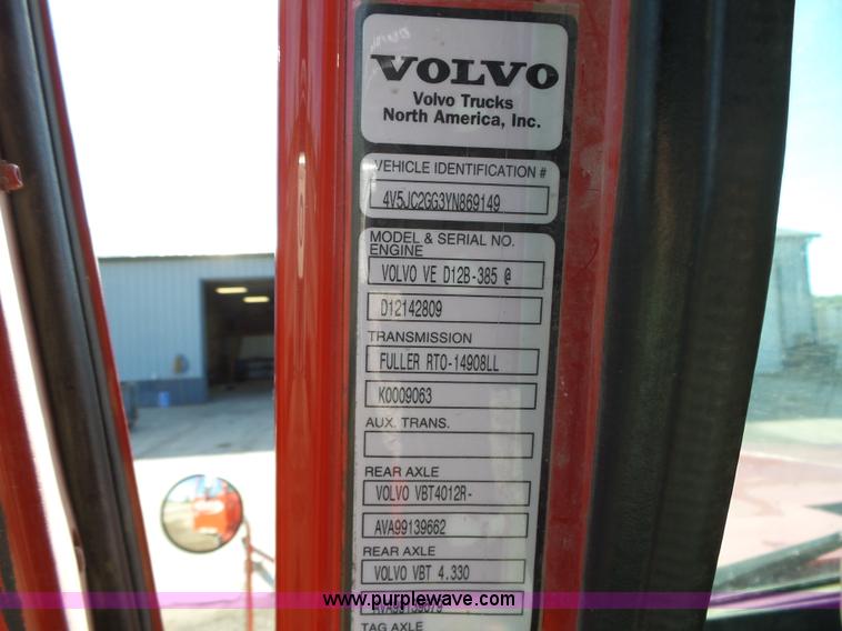 image for item K2222 2000 Volvo WG64F truck chassis