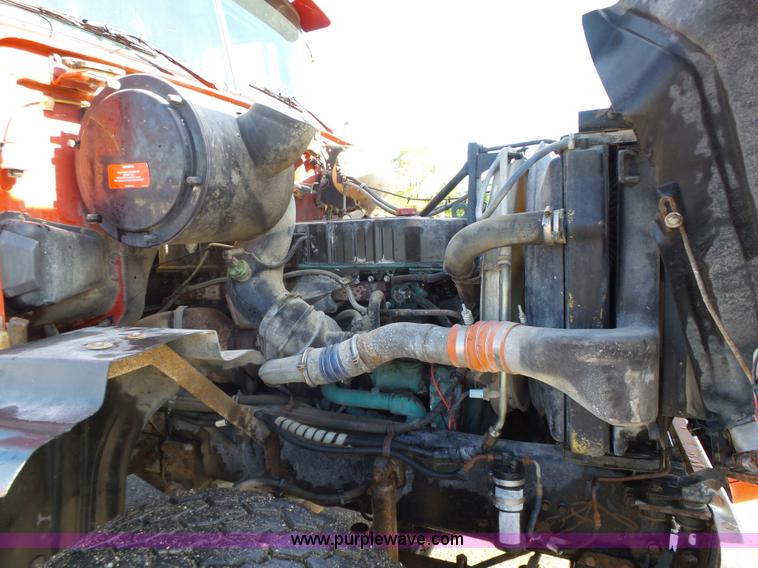 image for item K2222 2000 Volvo WG64F truck chassis