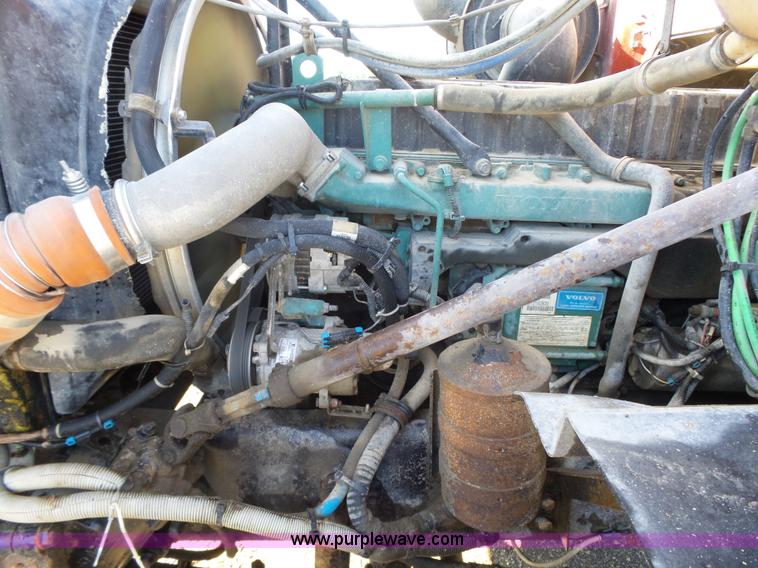 image for item K2222 2000 Volvo WG64F truck chassis