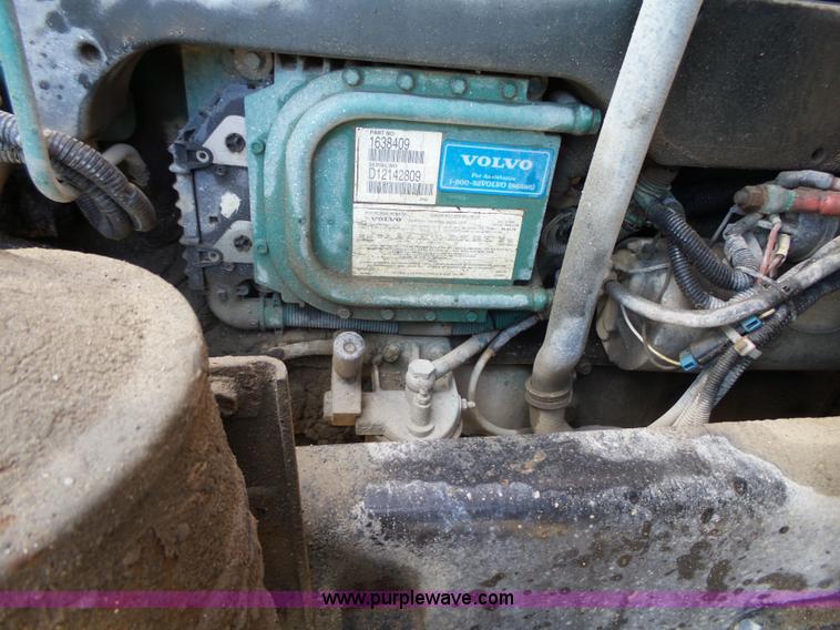 image for item K2222 2000 Volvo WG64F truck chassis