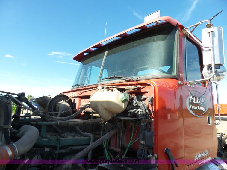image for item K2222 2000 Volvo WG64F truck chassis