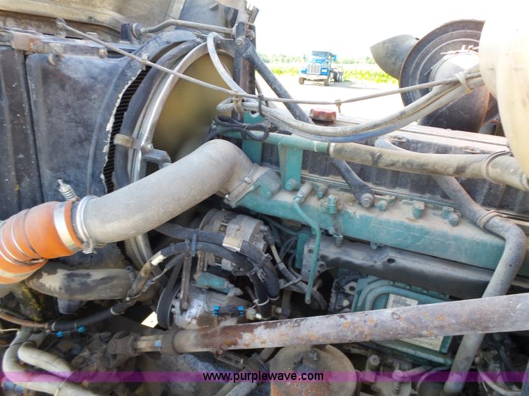 image for item K2222 2000 Volvo WG64F truck chassis