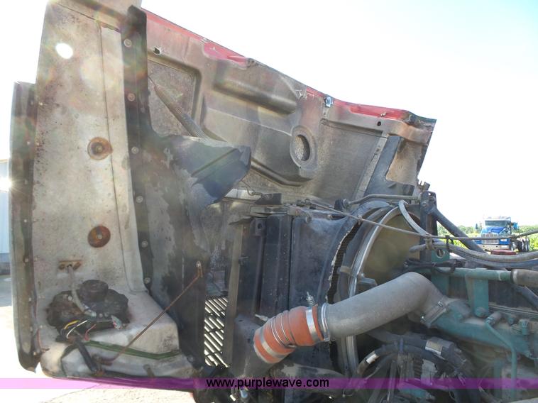 image for item K2222 2000 Volvo WG64F truck chassis