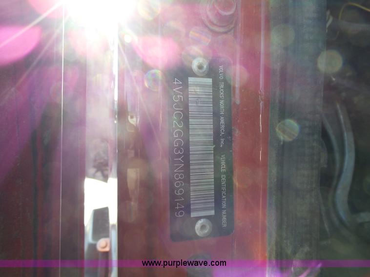 image for item K2222 2000 Volvo WG64F truck chassis