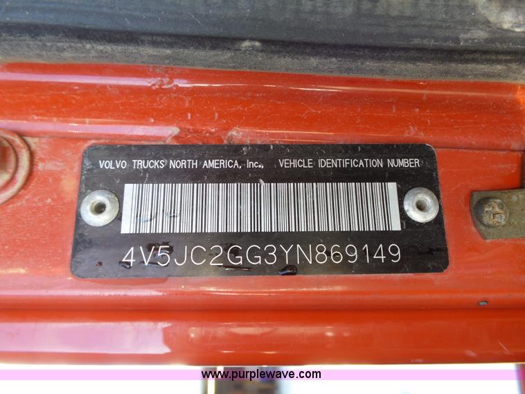 image for item K2222 2000 Volvo WG64F truck chassis