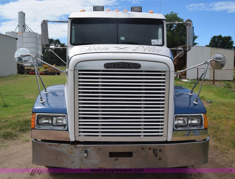 image for item K2971 1994 Freightliner FLD semi truck