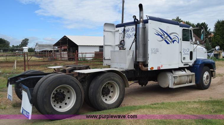 image for item K2971 1994 Freightliner FLD semi truck