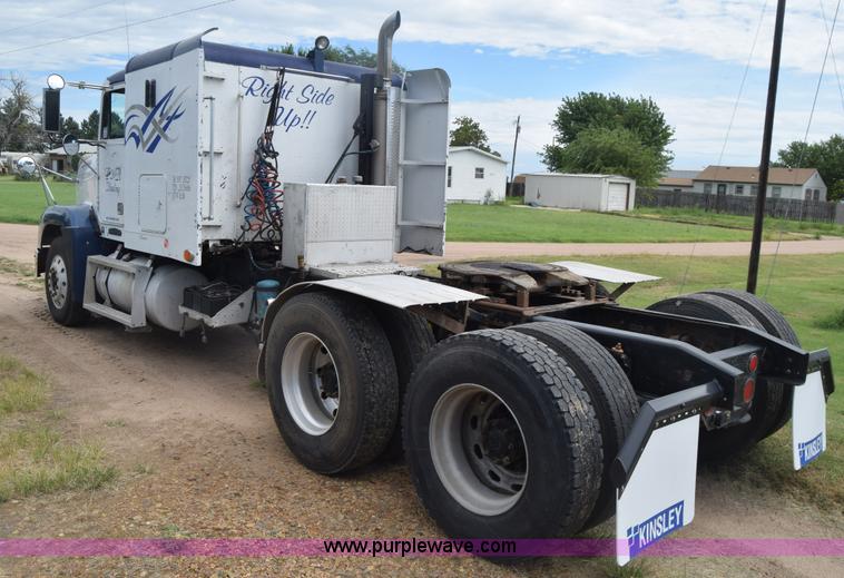 image for item K2971 1994 Freightliner FLD semi truck