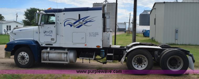 image for item K2971 1994 Freightliner FLD semi truck