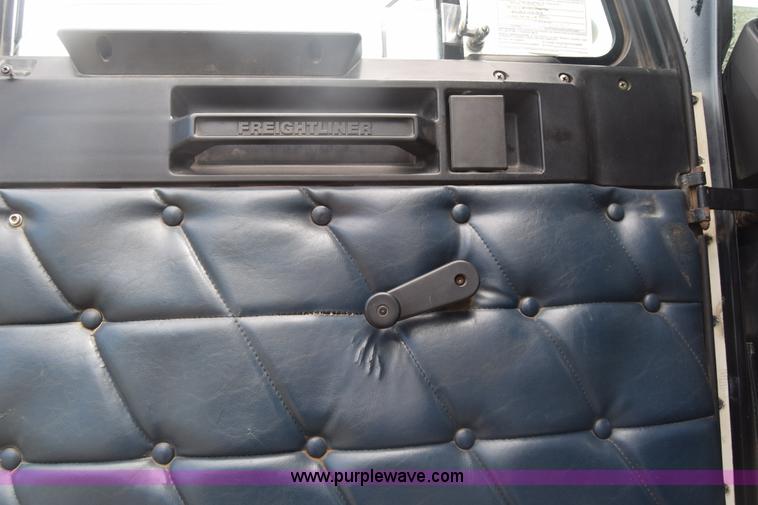 image for item K2971 1994 Freightliner FLD semi truck