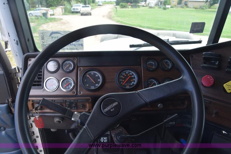 image for item K2971 1994 Freightliner FLD semi truck