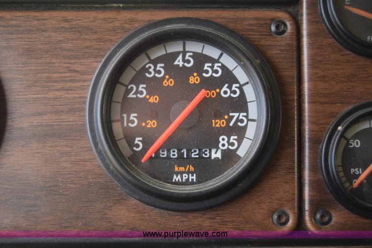 image for item K2971 1994 Freightliner FLD semi truck