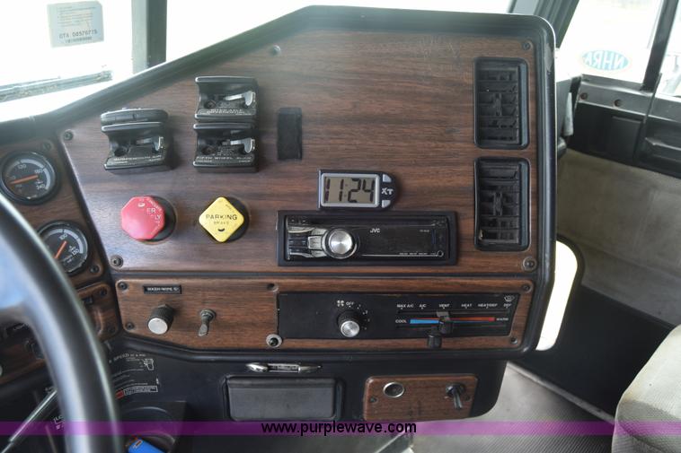 image for item K2971 1994 Freightliner FLD semi truck