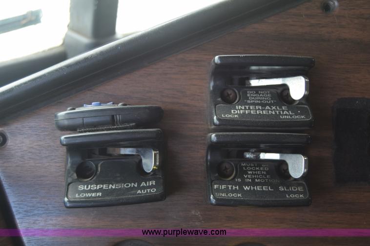 image for item K2971 1994 Freightliner FLD semi truck