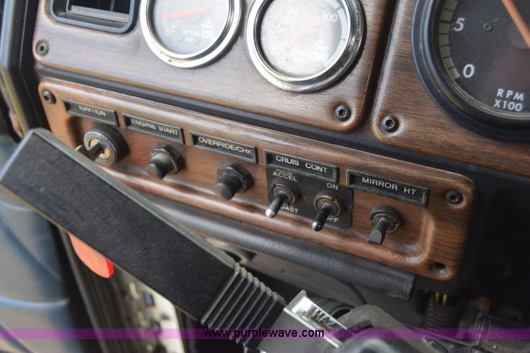 image for item K2971 1994 Freightliner FLD semi truck