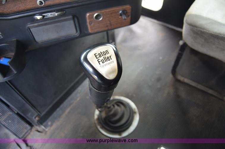 image for item K2971 1994 Freightliner FLD semi truck