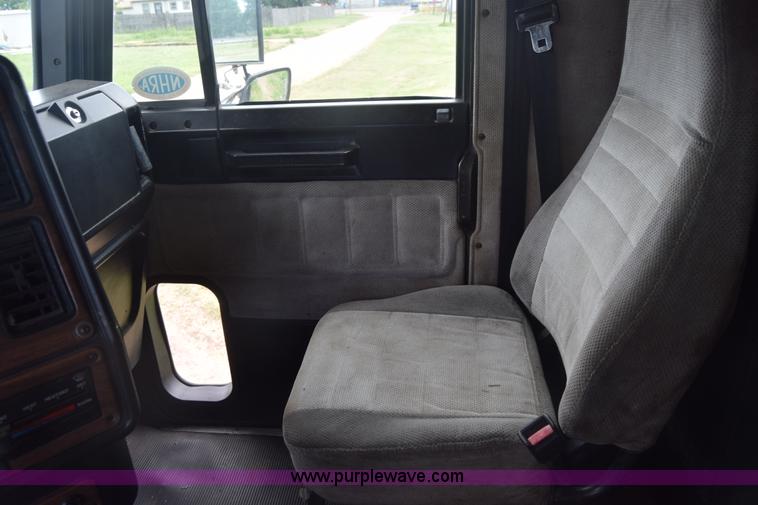 image for item K2971 1994 Freightliner FLD semi truck