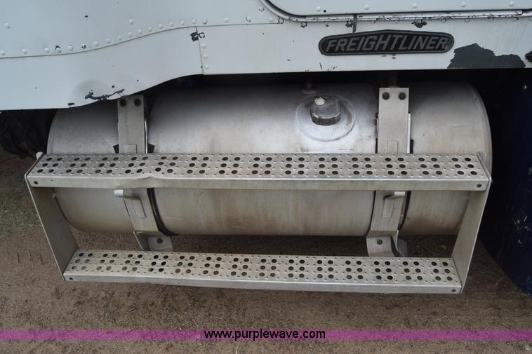 image for item K2971 1994 Freightliner FLD semi truck