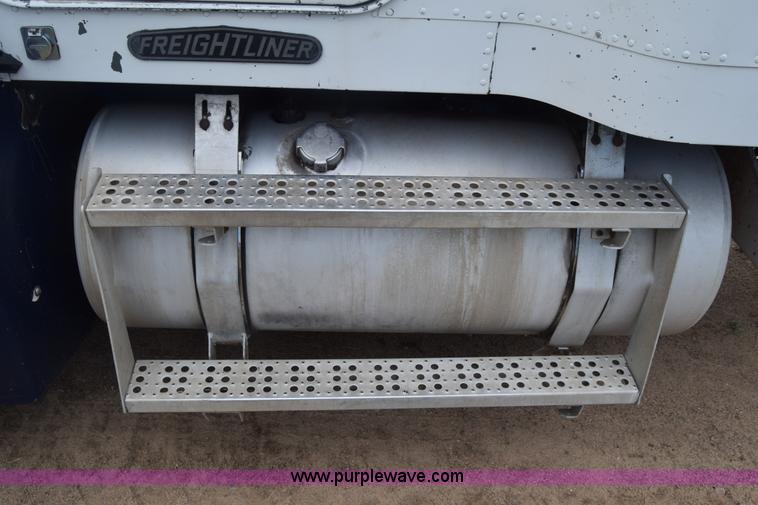 image for item K2971 1994 Freightliner FLD semi truck