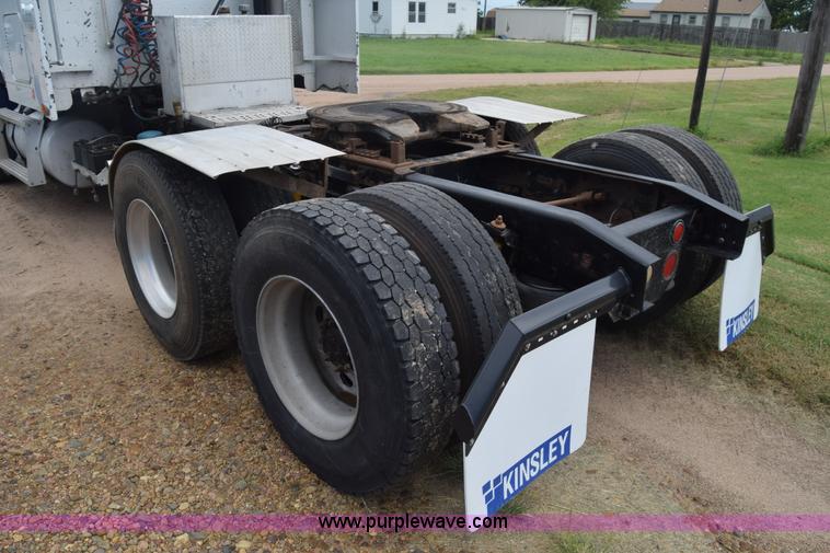 image for item K2971 1994 Freightliner FLD semi truck