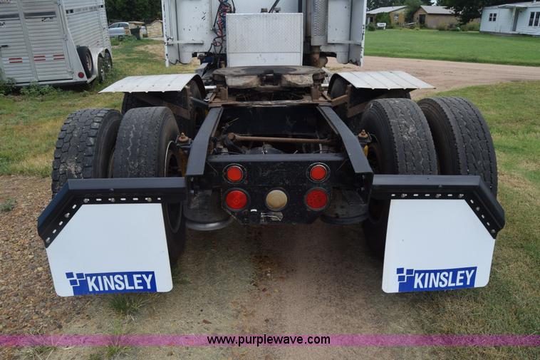 image for item K2971 1994 Freightliner FLD semi truck