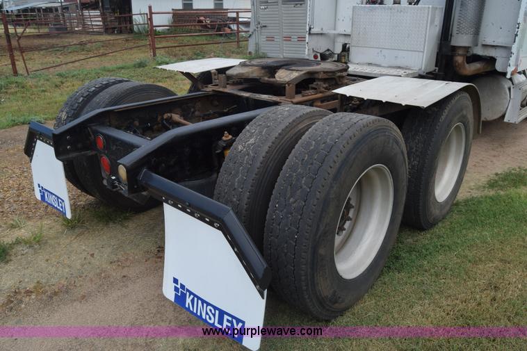 image for item K2971 1994 Freightliner FLD semi truck