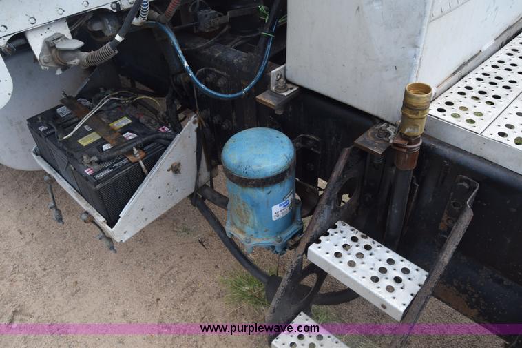 image for item K2971 1994 Freightliner FLD semi truck