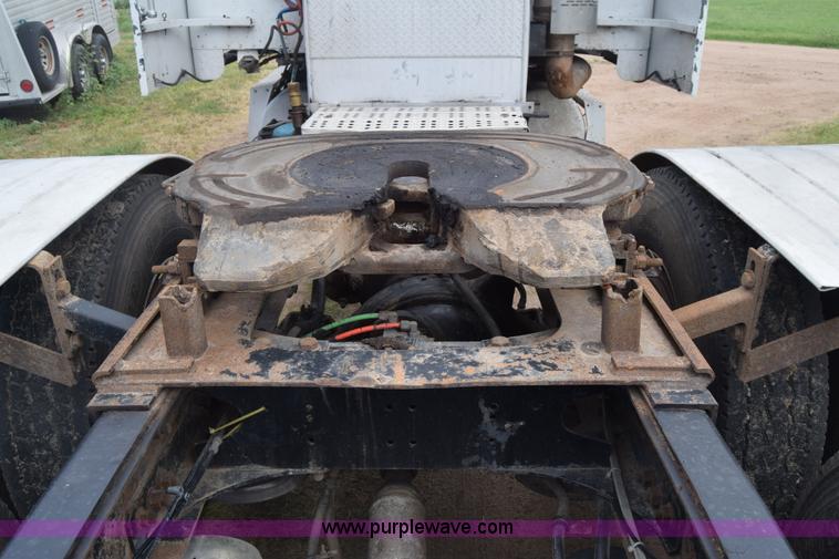 image for item K2971 1994 Freightliner FLD semi truck