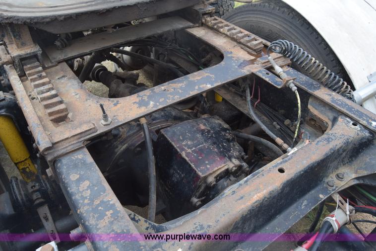 image for item K2971 1994 Freightliner FLD semi truck