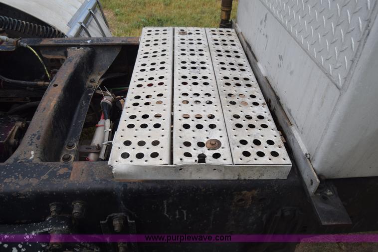 image for item K2971 1994 Freightliner FLD semi truck