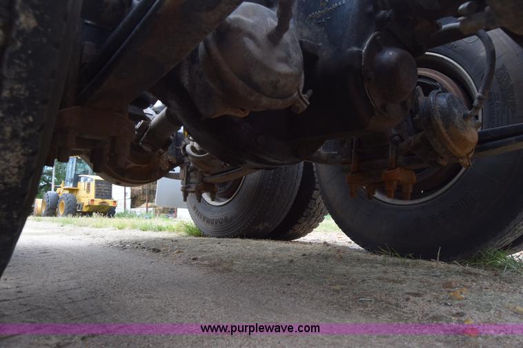 image for item K2971 1994 Freightliner FLD semi truck