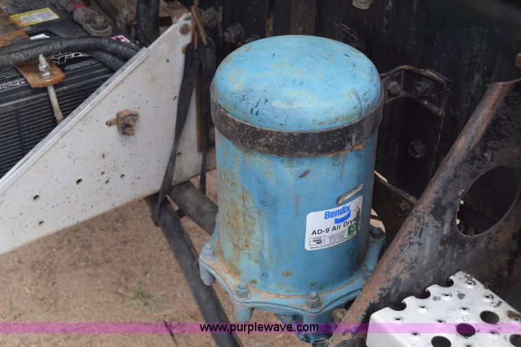 image for item K2971 1994 Freightliner FLD semi truck