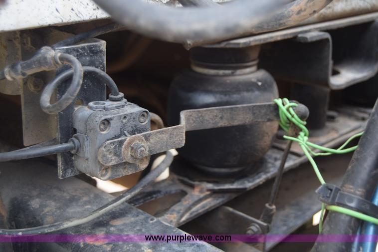 image for item K2971 1994 Freightliner FLD semi truck