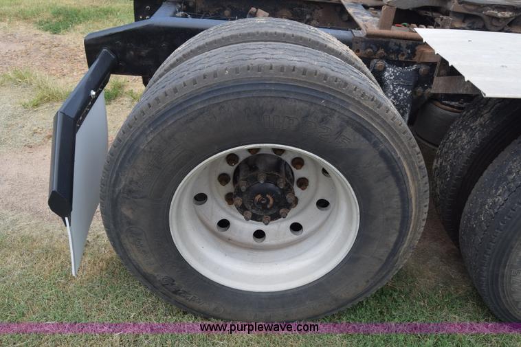 image for item K2971 1994 Freightliner FLD semi truck