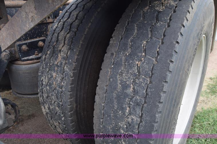 image for item K2971 1994 Freightliner FLD semi truck