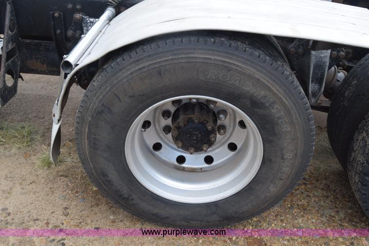 image for item K2971 1994 Freightliner FLD semi truck