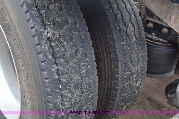 image for item K2971 1994 Freightliner FLD semi truck