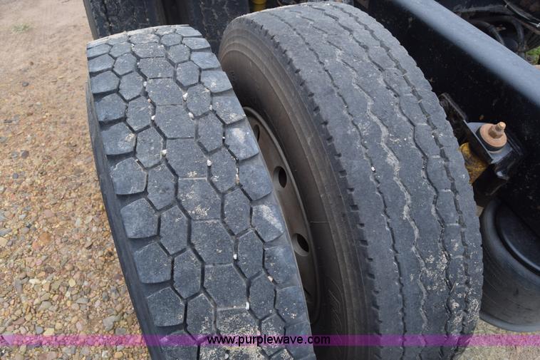 image for item K2971 1994 Freightliner FLD semi truck