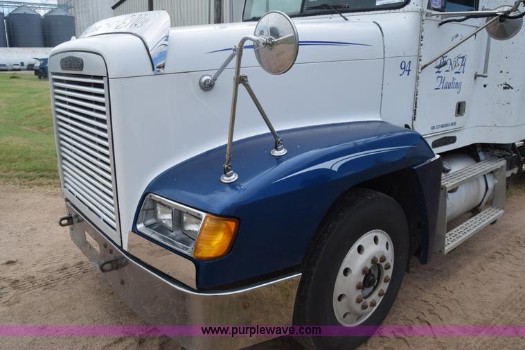 image for item K2971 1994 Freightliner FLD semi truck