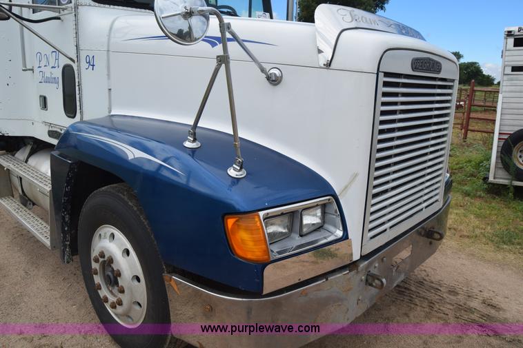 image for item K2971 1994 Freightliner FLD semi truck