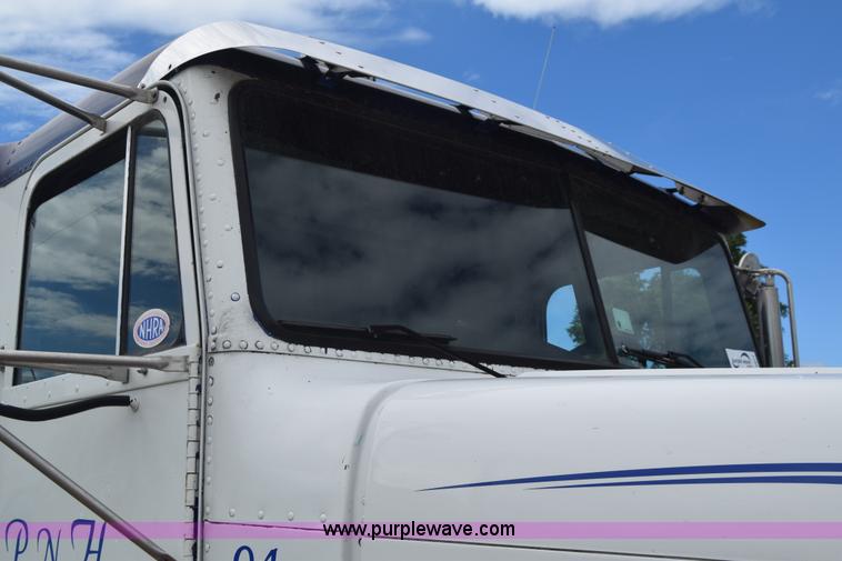 image for item K2971 1994 Freightliner FLD semi truck