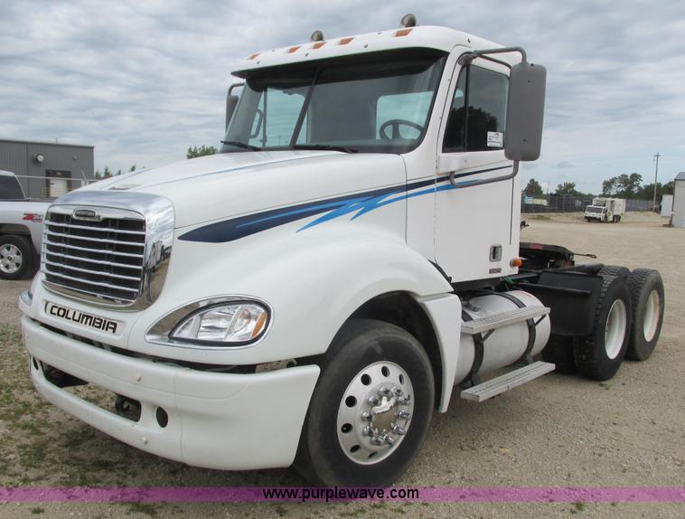 image for item K4059 2006 Freightliner Columbia semi truck