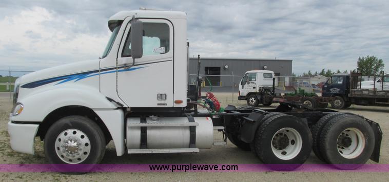 image for item K4059 2006 Freightliner Columbia semi truck